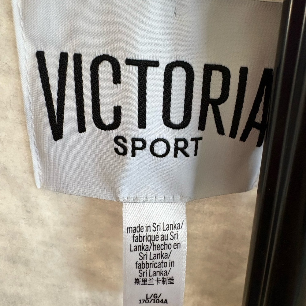 Victoria Sport Elegant Colorblock Crew Neck Sweater - Gray and Tan
